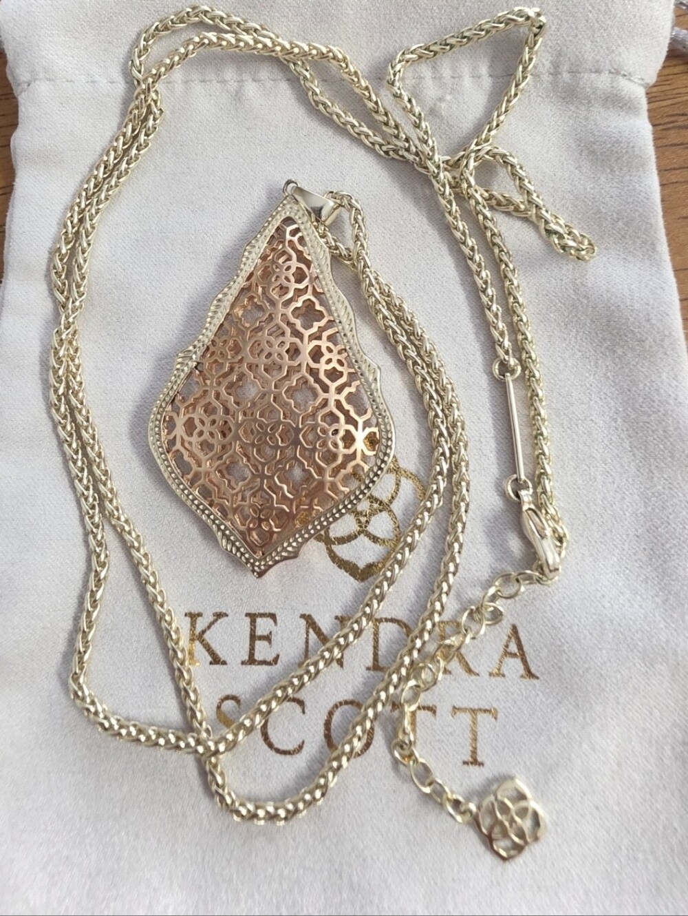 Kendra Scott Two-Tone Aiden Necklace in Gold and Rose